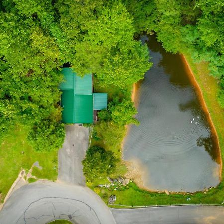 Hugs N Kisses Pool Table Hot Tub Pool Table Community Pool Close To Downtown Gatlinburg Dış mekan fotoğraf