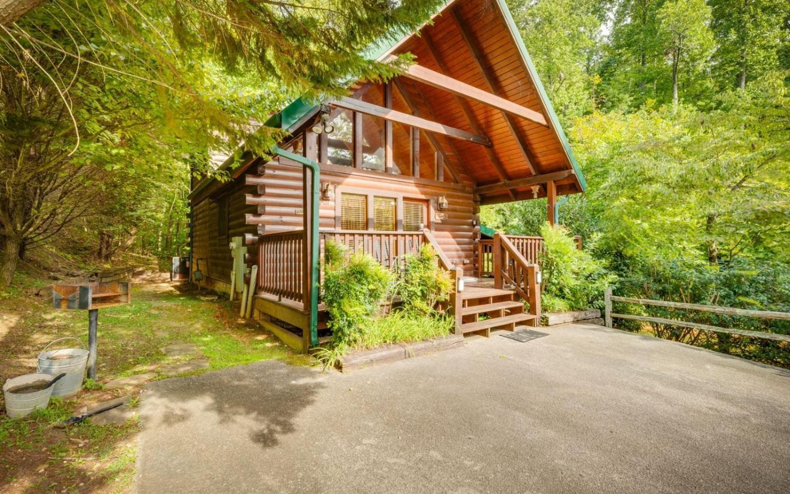 Hugs N Kisses Pool Table Hot Tub Pool Table Community Pool Close To Downtown Gatlinburg Dış mekan fotoğraf